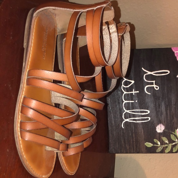 american eagle sandals (size 9) - Picture 2 of 2